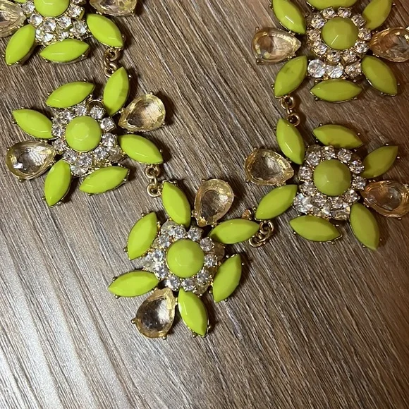 lime green statement necklace - Picture 2 of 2
